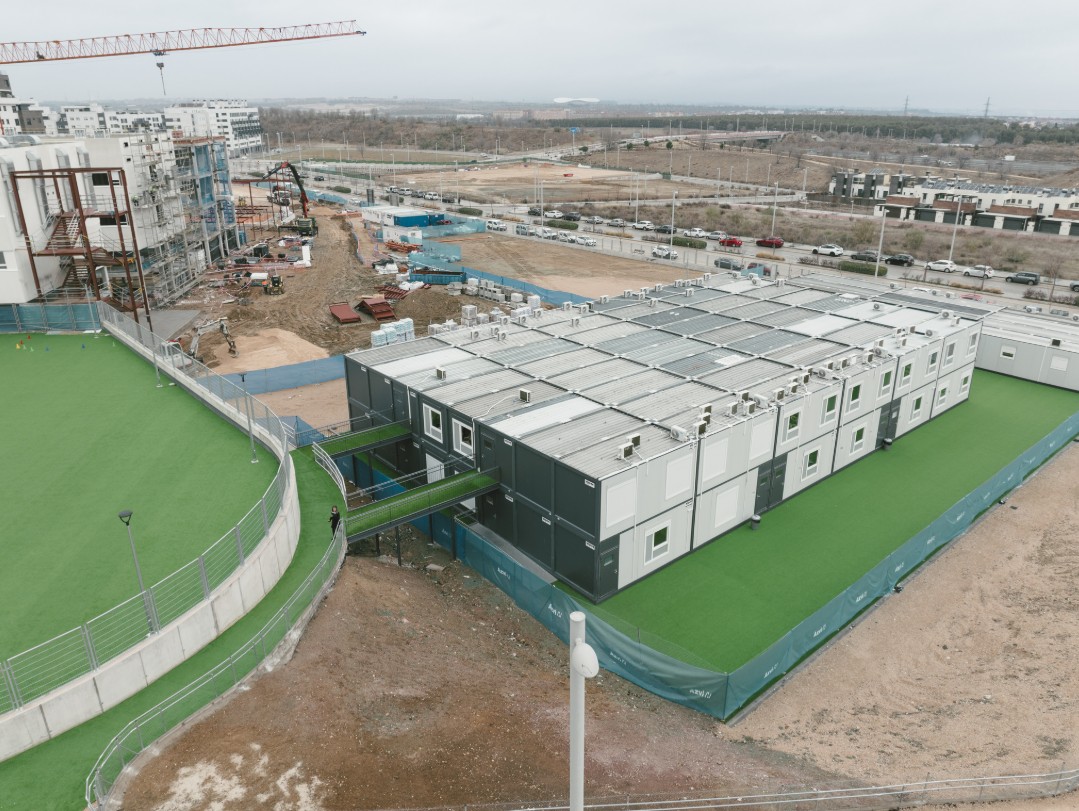 Campus universitario en crecimiento: aulas modulares para ampliar espacio sin parar la actividad